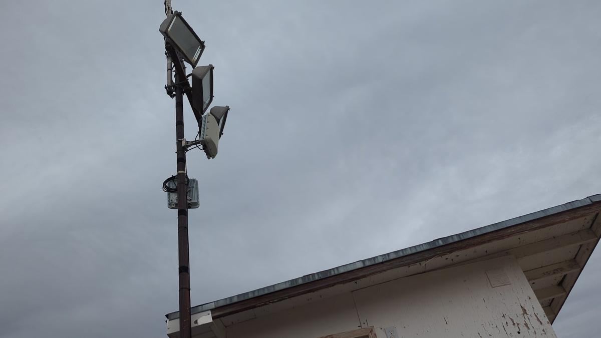 Mast with camera and lamp heads
